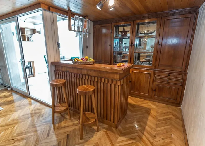 Large & Spacious With Fantastic Views Appartement