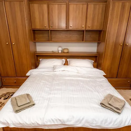 Large & Spacious With Fantastic Views *