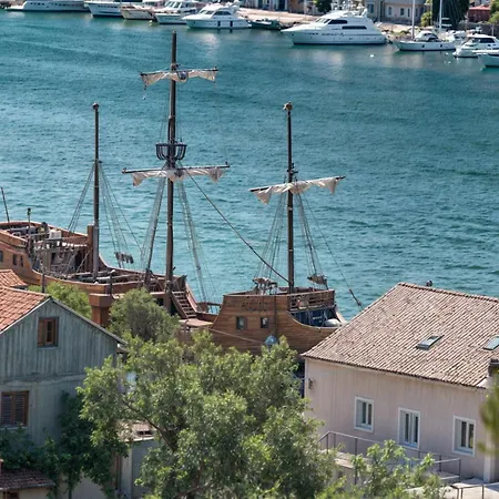 Large & Spacious With Fantastic Views