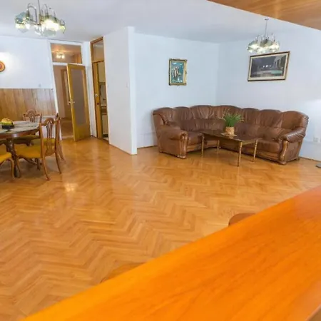 Large & Spacious With Fantastic Views *