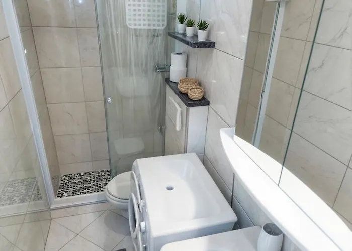 Large & Spacious With Fantastic Views Apartman *