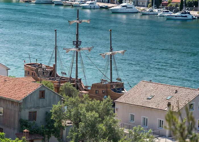 Large & Spacious With Fantastic Views