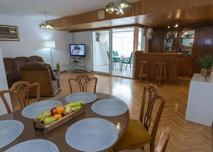 Lägenhet Large & Spacious With Fantastic Views *