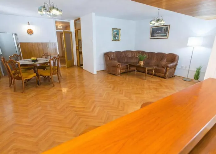 Large & Spacious With Fantastic Views *